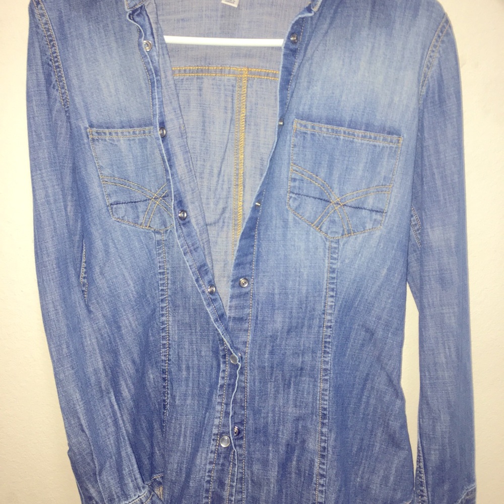 Durable Vintage Jean Jacket with pearl buttons
